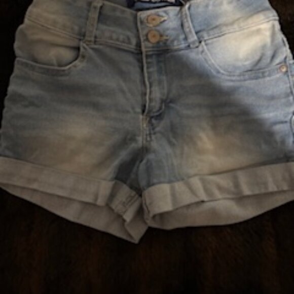 WallFlower High Rise Cuffed Denim Shorts Light Wash - Picture 1 of 3
